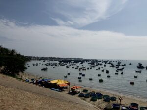 Pescatori sulla costa del Vietnam del Sud