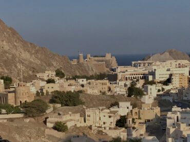 Reportage dall’Oman: il Sultano Qabus vigila sulla Svizzera d’Arabia
